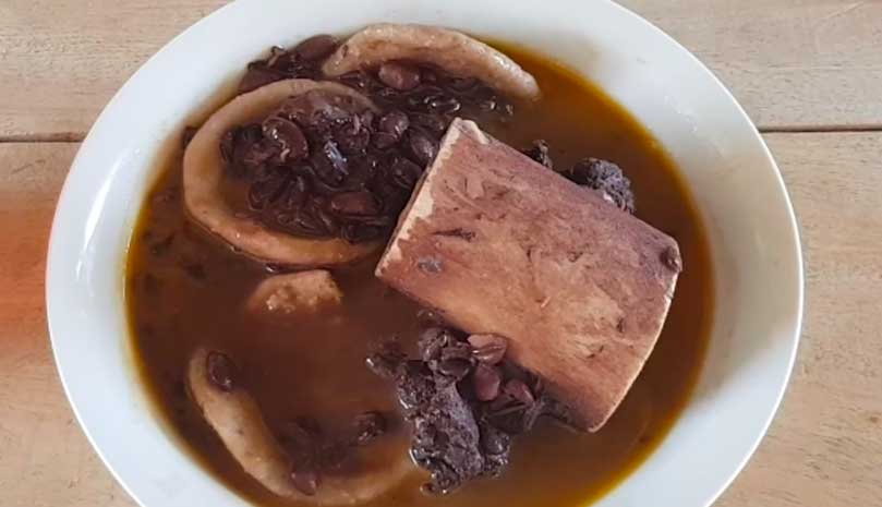 Frijoles con bolitas de masa